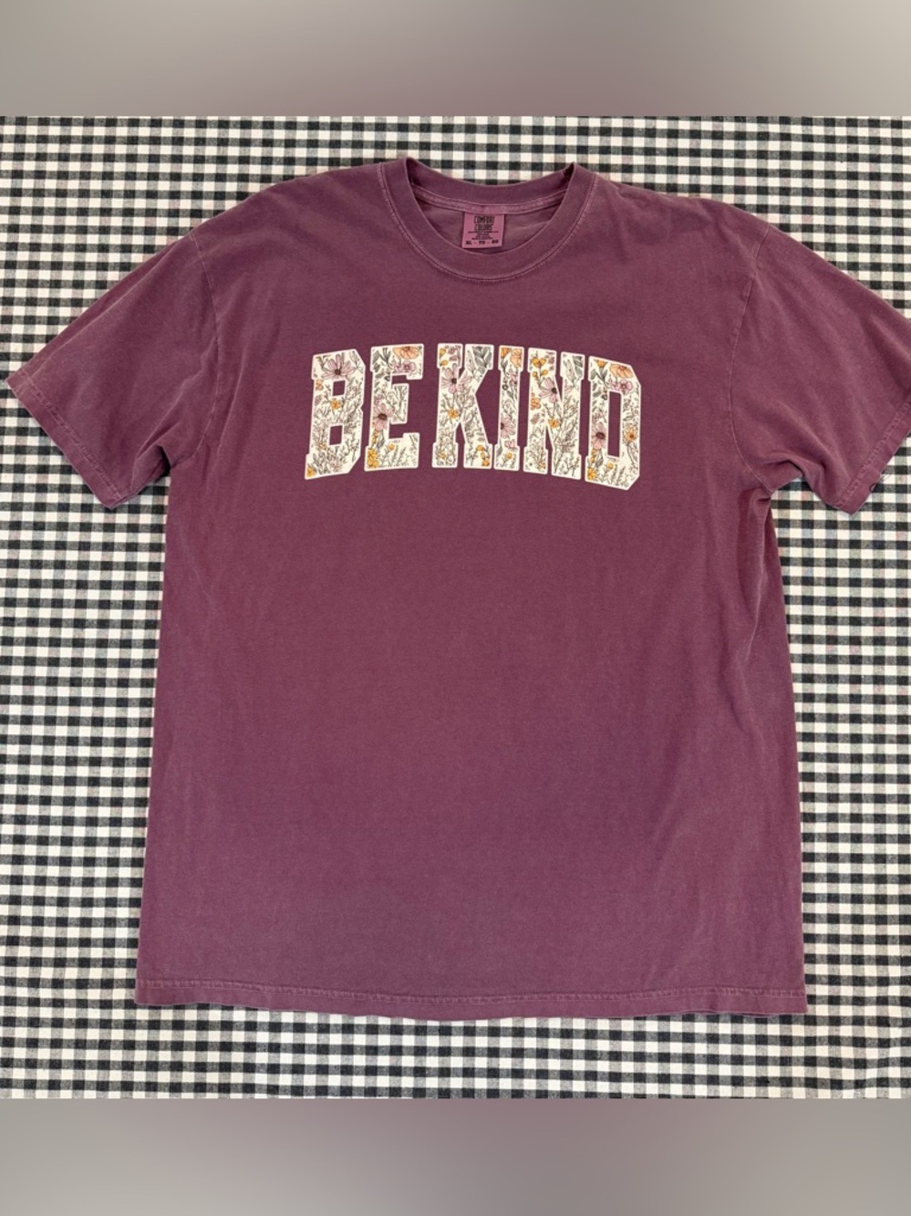 Comfort Colors Woman’s Graphic Tshirt “Be Kind” Floral size XL Plum buttery soft